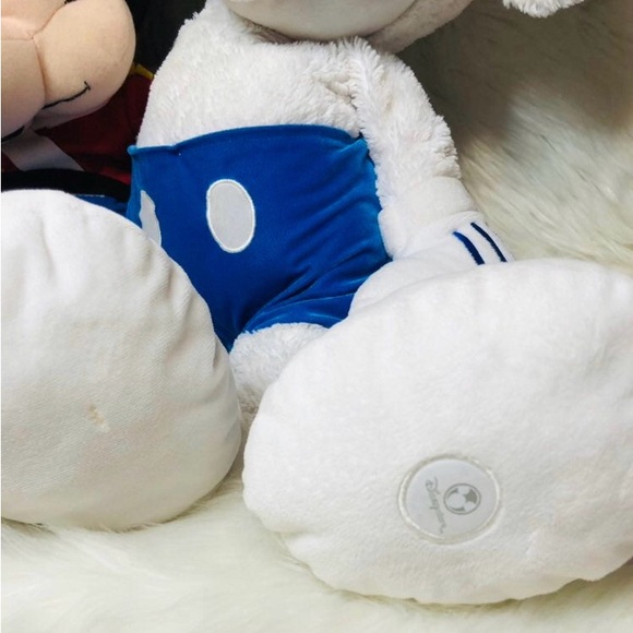 28” Disney Store Retired Giant Holiday Mickey + Winter White Mickey Mouse - Picture 4 of 12